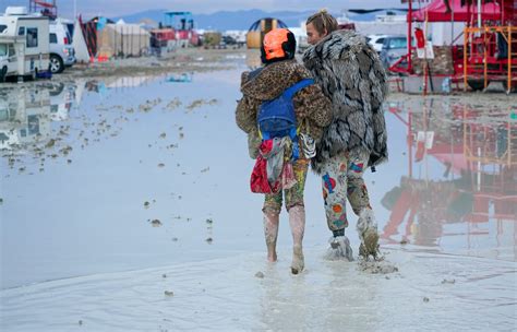 Burning Man revelers stranded in Nevada desert by rain and mud | Reuters