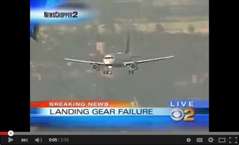 [VIDEO] JetBlue plane makes an amazing emergency landing at LAX ...