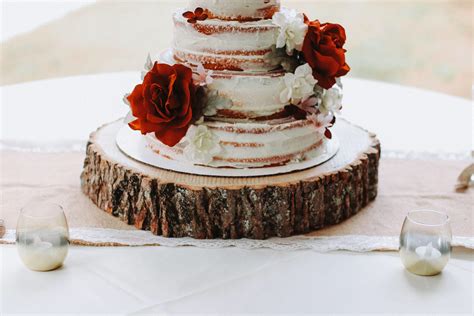 Wood slab cake stand! Wood slice, cake stand, wood slab, rustic cake stand, rustic wedding, wood ...
