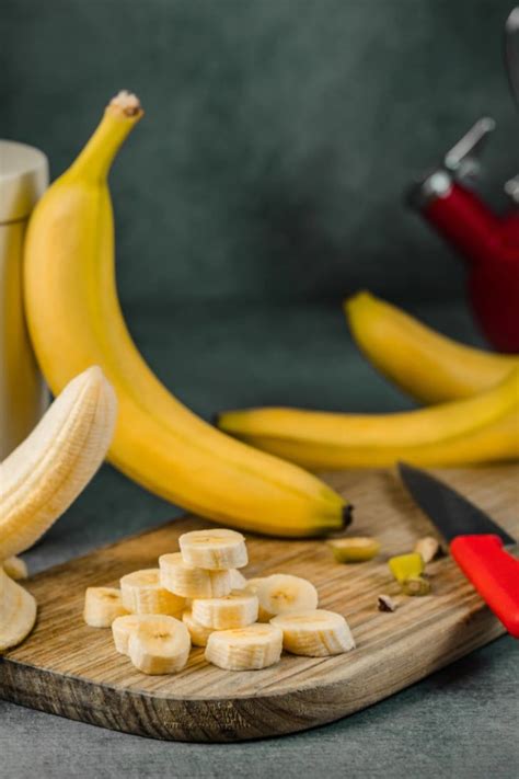 5 Easy Steps to Defrosting Bananas — Peeled or Unpeeled | Eating bananas, Banana benefits, Food