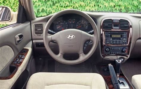 2004 Hyundai Sonata Pictures - 46 Photos | Edmunds