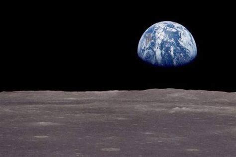 A Picture Of The Earth From The Moon - PictureMeta