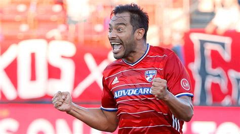 Former MLS MVP Carlos Ruiz announces his retirement - ABC7 Los Angeles