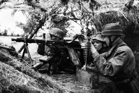 The MG-42 Light Machine Gun - Warfare History Network