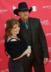 Who is Trace Adkins dating? Trace Adkins girlfriend, wife