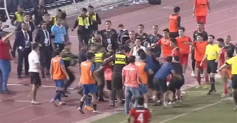 Huge brawl erupts at Thailand v Indonesia SEA Games football final (video) | Thaiger