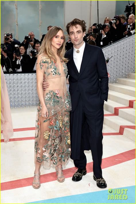 Robert Pattinson & Suki Waterhouse Walk Rare Red Carpet Together at Met Gala 2023: Photo 4927161 ...