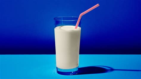 Drinking Milk Before Bed: How It Can Affect Sleep Quality