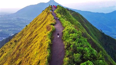 RAMAIKAN !! Malam Tahun Baru 2023 Di Puncak Gunung Andong Magelang Ada Acara - BorobudurNews