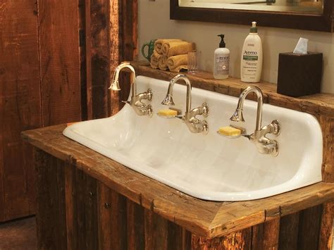 16 Great Vintage Style Bathroom Renovation Examples - Interior Design Inspirations