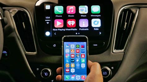 Siri reads every emoji through CarPlay, makes pure poetry | Mashable