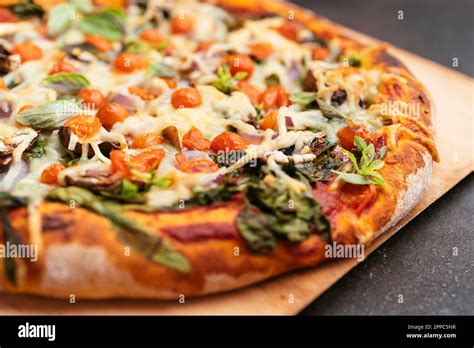 Home made vegan spinach mushroom pizza Stock Photo - Alamy