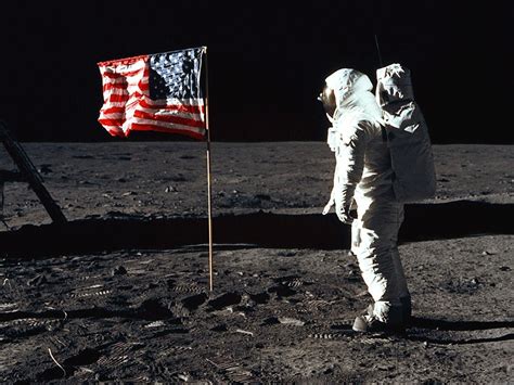 THIS DAY IN HISTORY – Neil Armstrong walks on moon – 1969 – LOL – The ...