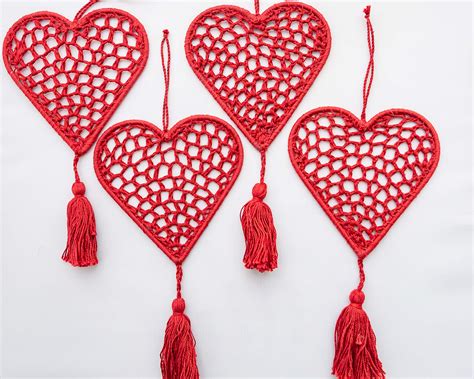 Crochet Heart Ornament | EMBROIDERY & ORIGAMI