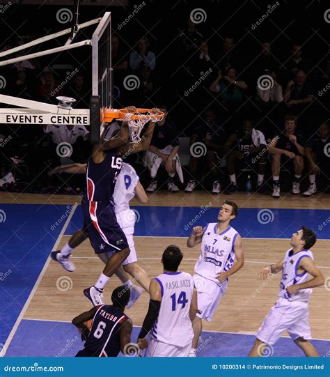 Basketball player dunking editorial stock image. Image of photo - 10200314