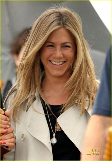 Jennifer Aniston Smiles Silly: Photo 2065421 | Jennifer Aniston ...