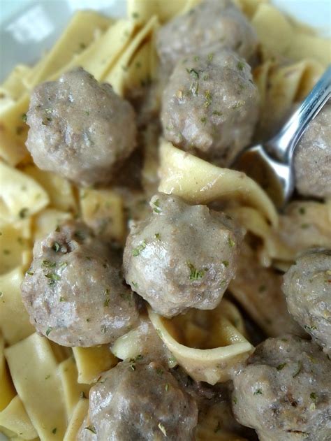 The Cooking Actress: Slow Cooker Swedish Meatballs