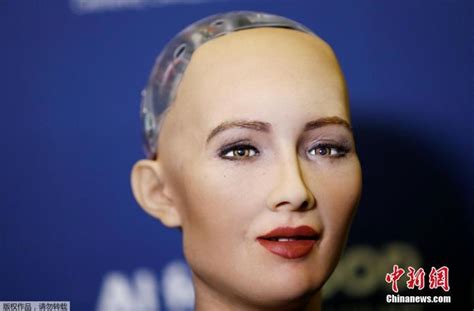 Humanoid robot Sophia shines at ITU summit (1/4)