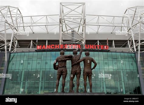 George best denis law bobby charlton statue old trafford hi-res stock photography and images - Alamy