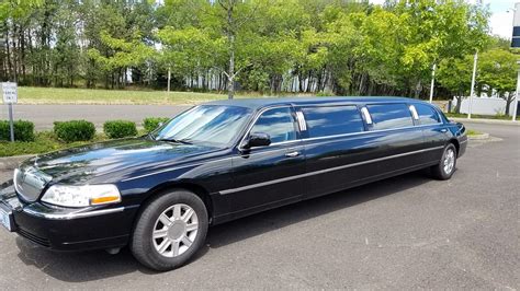 Get The Most Advantageous Airport Limo Service Seattle And Travel Comfortably | by Classic Town ...