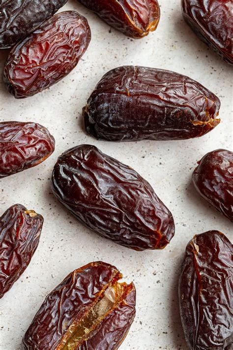 Dates 101 - Food with Feeling