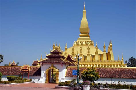 That Luang temple and stupa in Vientiane, how to visit it, opening ...