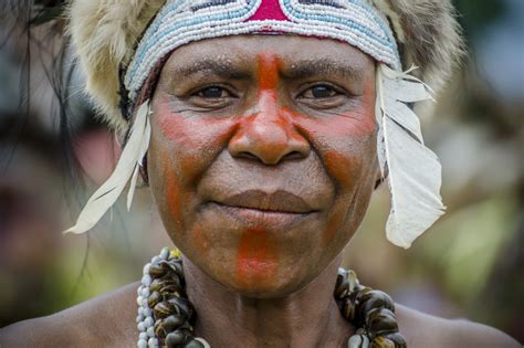 25 Stunning Images From The Annual Goroka Festival