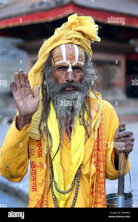 Hindu priest hi-res stock photography and images - Alamy