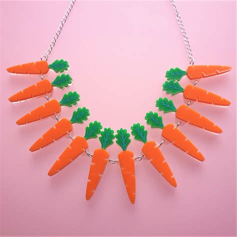 Carrot charm necklace | CHERRYLOCO