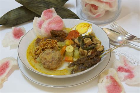 Indonesian Medan Food: Lontong Medan Komplit (The Perfect Lontong Medan)