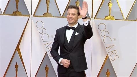 Jeremy Renner 2017 Oscars Red Carpet - YouTube