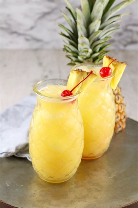 Pineapple Fuzzy Navel is a super simple and delicious party cocktail! I'm throwing some ...