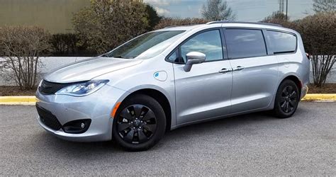 Quick Spin: 2020 Chrysler Pacifica Hybrid Limited | The Daily Drive ...