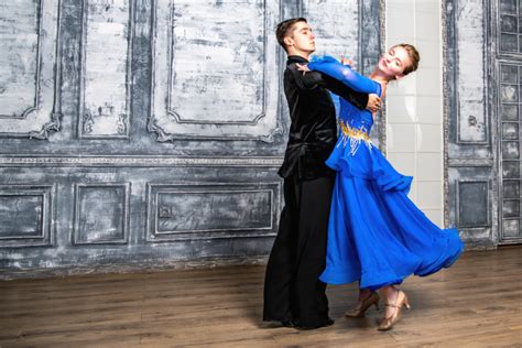 How to Waltz for Beginners | 2024 Dancer’s Guide | Classpop!