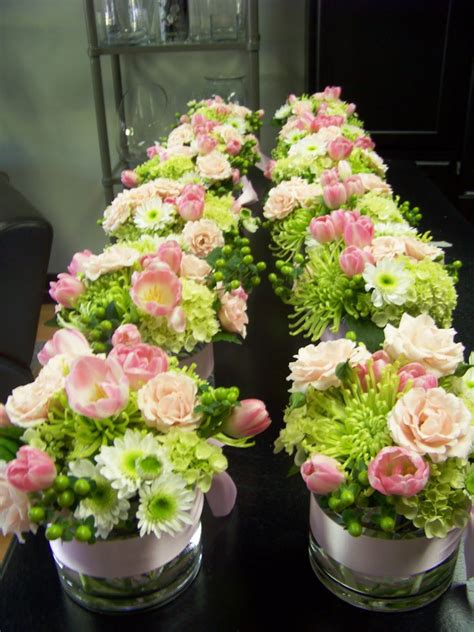 Pink And Green Flower Arrangements / If you favor the darkest burgundy flowers, which can appear ...