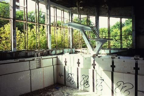 The abandoned swimming pool in Pripyat near Chernobyl. | Steve Huff Hi-Fi and Photo