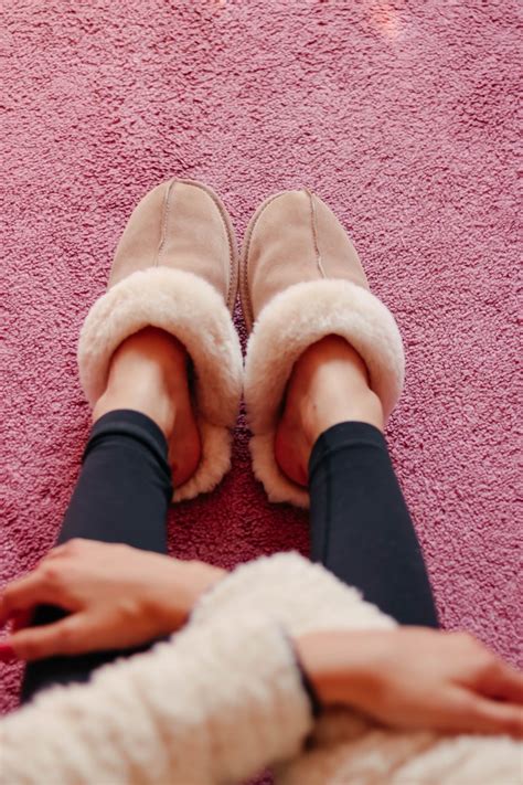 DUPED: UGG Slippers ($20 Amazon dupes for the $85 real UGGs!)