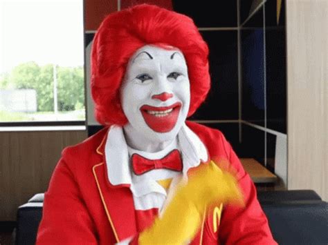 Clown Mcdonalds GIF - Clown Mcdonalds Wink - Discover & Share GIFs