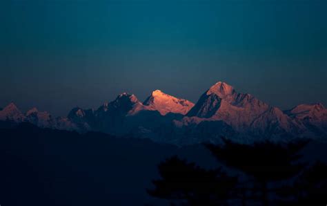 1,400+ Mt Everest At Sunrise Stock Photos, Pictures & Royalty-Free ...