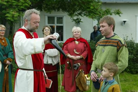 The present day practice of Ásatrú