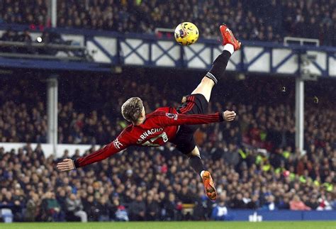 VIDÉO. Ibrahimovic, Mexès… Quel est le plus beau retourné acrobatique de l’histoire du - La ...