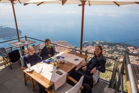 Where to Eat in Dubrovnik: 10 Great Restaurants to Try – Earth Trekkers