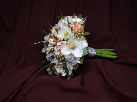 15 Fantastic Ideas of Bridal Bouquets Made of Artificial Flowers | The Best Wedding Dresses