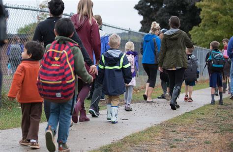 Walk to School Day - Michigan Fitness Foundation