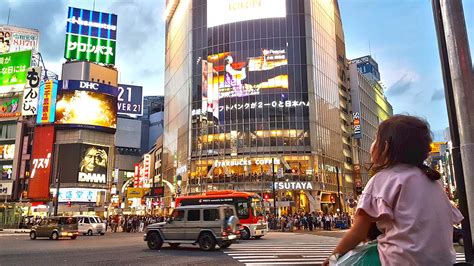 Shibuya Crossing - Travel Gourmande