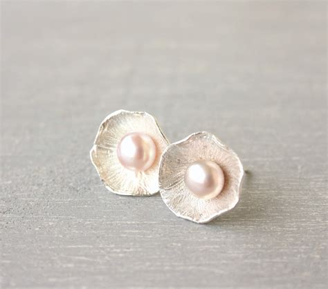 Light Pink Pearl stud earrings / romantic pearl earrings