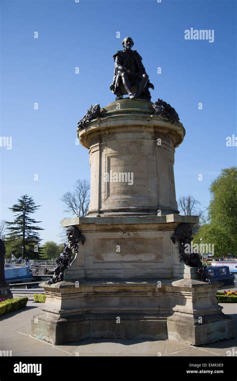 Statue of William Shakespeare in Bancroft Gardens, Stratford upon Avon, England Stock Photo - Alamy