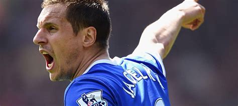 [OPINION] Defender, Leader, Captain... Goalkeeper? - Phil Jagielka ...