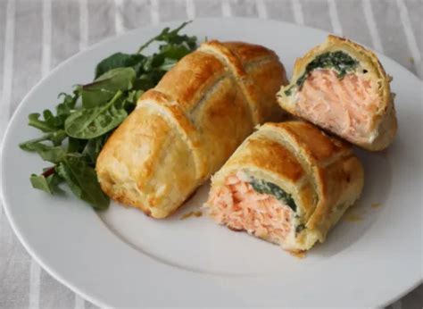 Salmon in puff pastry recipe - FoodsDiary