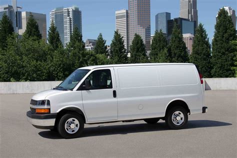 2010 Chevrolet Express - Information and photos - MOMENTcar